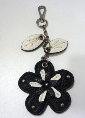 LIZ CLAIBORNE FLOWER  BLACK/WHITE  SILVER TONE Fancy Bag Purse Charm