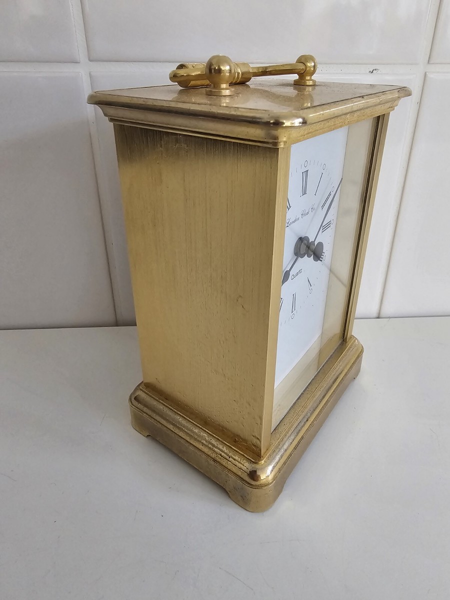 Pendule à chariot en laiton français ancien En vente sur