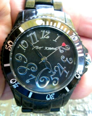 PRE-OWNED BETSEY JOHNSON LADIES' BLACK WRISTWATCH 6 1/2'' BRACELET NEW BATTERY