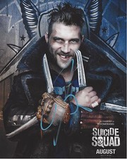 ACTOR JAI COURTNEY SIGNED SUICIDE SQUAD MOVIE 8X10 PHOTO E COA CAPTAIN BOOMERANG