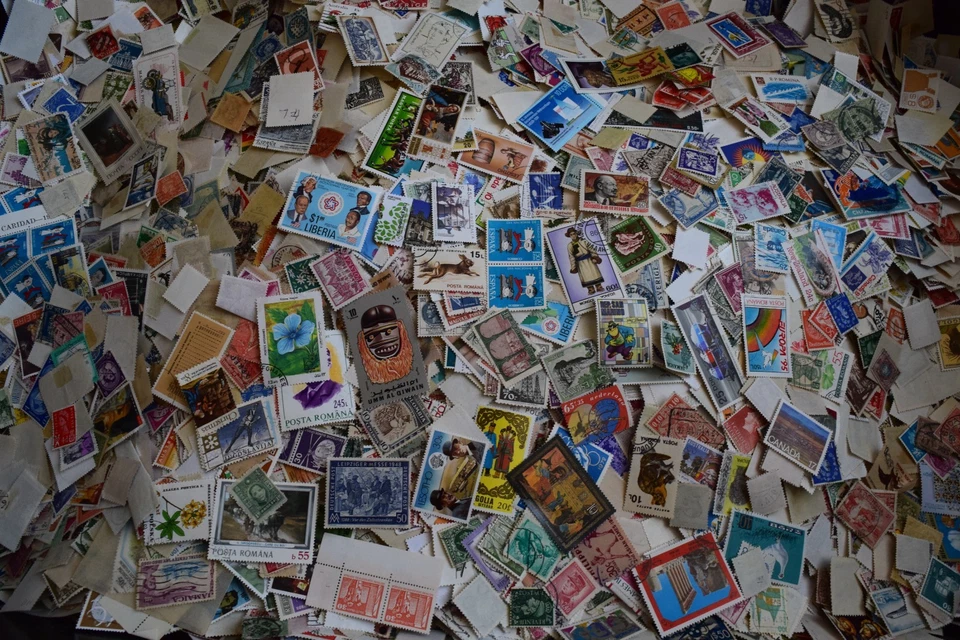 7000 WORLD STAMPS ALL OFF PAPER - Image 2 of 2