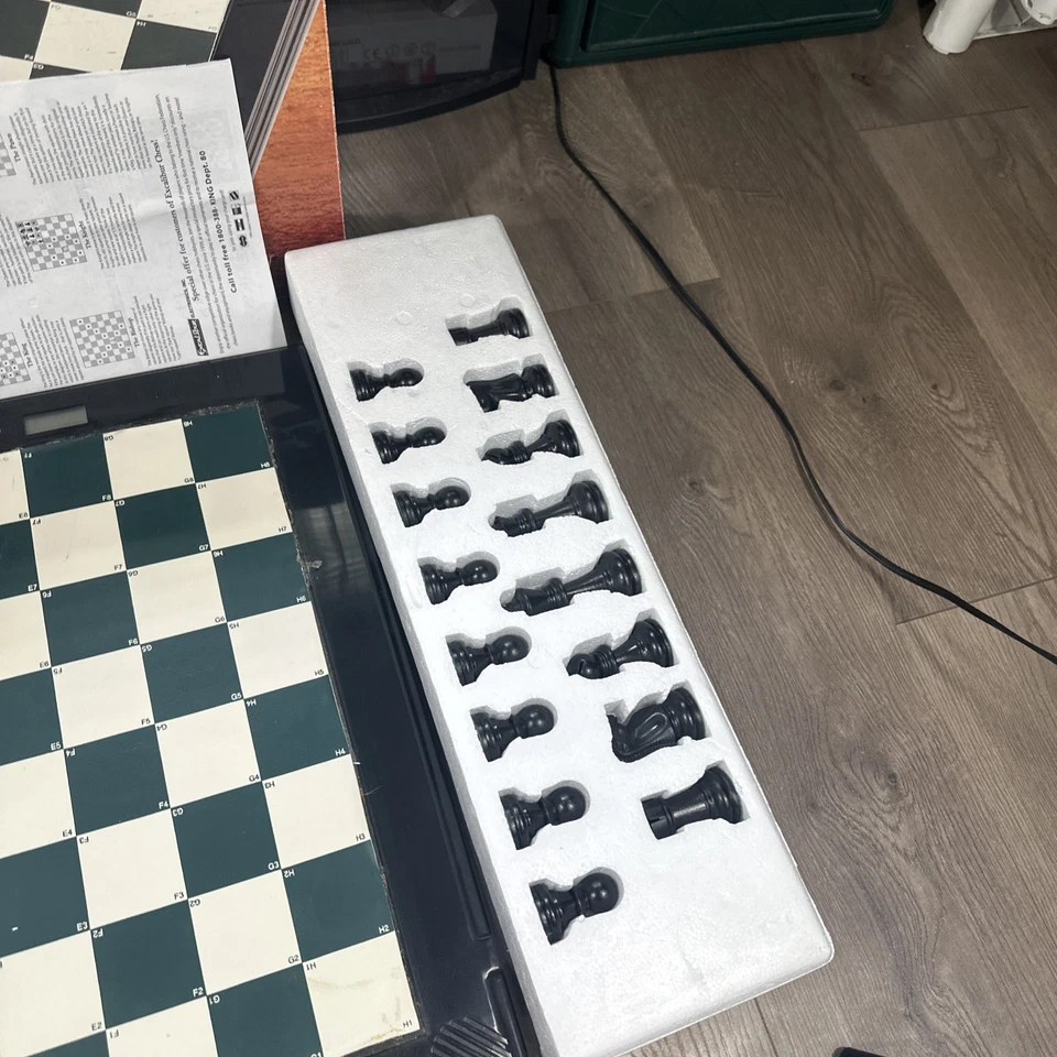 EXCALIBUR GRANDMASTER Auto Sensory Chess Computer Model 747K - Image 3 of 4
