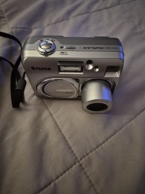 Fujifilm Digital Camera FinePix A210 3.2MP Silver w/16mb Card No Cords Works