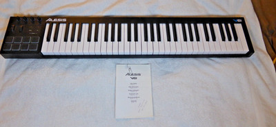 Alesis V61 61-Key MIDI Keyboard Controller with Pad Triggers & Rotary Encoders