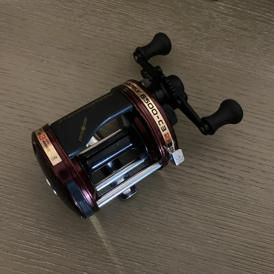 Abu Garcia Ambassadeur 6500 C3 Synchro 2 Speed Excellent Condition - image 2 of 4