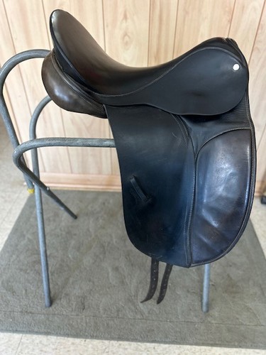 County DRESSAGE Saddle 16 1/2" 3 Fit *VGC* LONG Billets Made in England Black