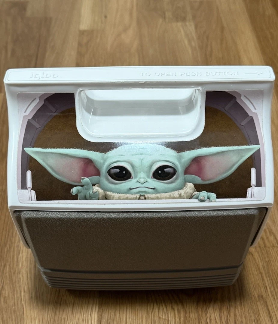 IGLOO Star Wars The Child 4 Qt Playmate Mini Cooler Mandelorian