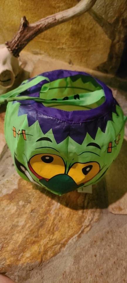 De colección GEMMY TRUCO O TRATO Cubo de Caramelo Tela Halloween Cara de Monstruo Plegable Foto 3 de 4