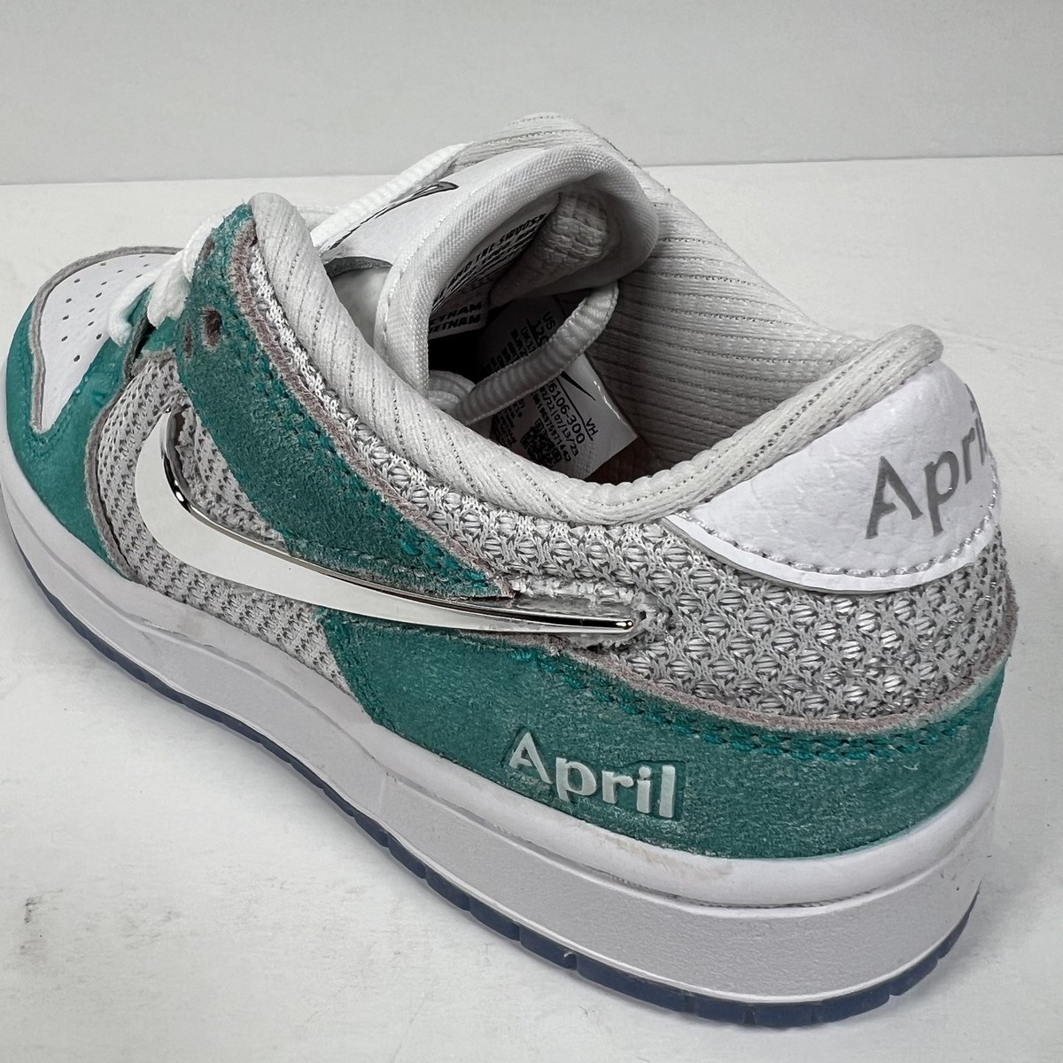 靴 NIKE SB DUNK LOW PRO QS APRIL Nike SB Dunk Low Pro QS April Skateboards Review and on Feet