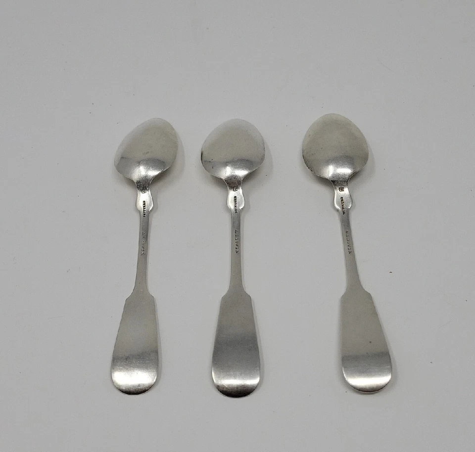 Tres cucharas de toalla esterlina 48 gramos minorista A. E. Bower, MLM con monograma Foto 2 de 4