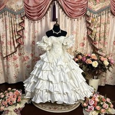 Delicate Lace Applique Victorian Wedding Dresses Tiered Ruffles Bridal Gowns