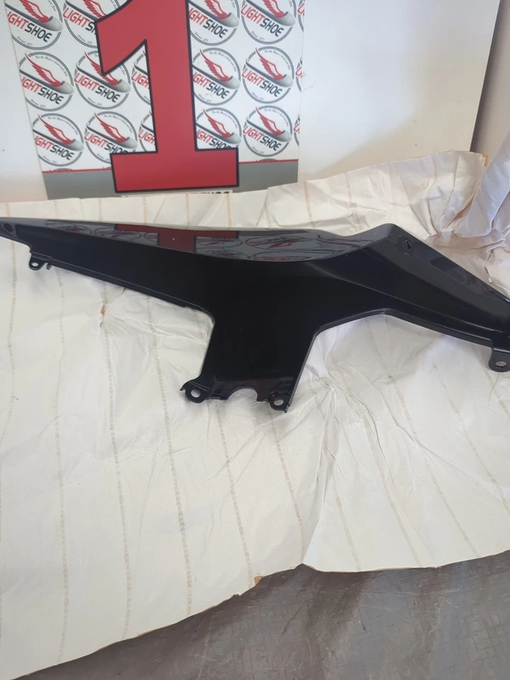 KAWASAKI NINJA 250R 09-10 NOVO R/H RR CARENAGEM CAUDA PRETA CAPUZ COBERTURA 36040-0062-15Q - Imagem 3 de 4