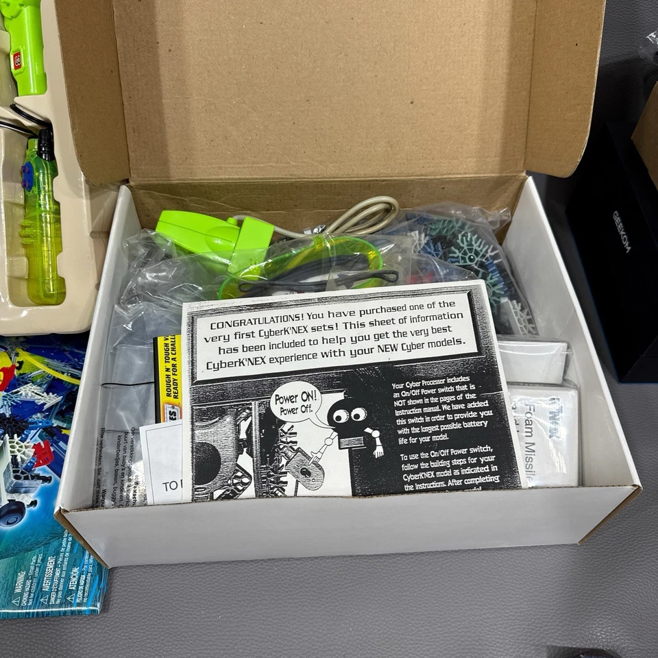 Vintage Cyber K'nex Ultra 63007 Make 5 Cyber Robots - Image 3 of 4