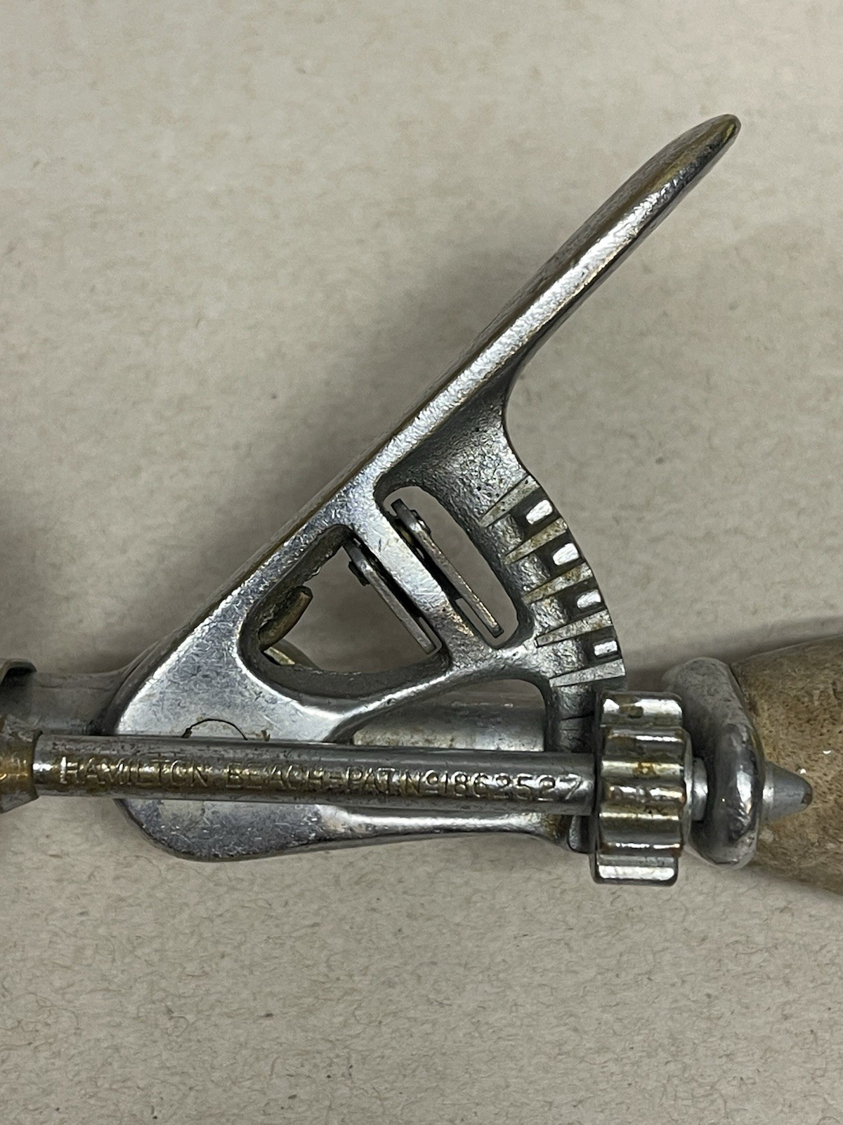 Hamilton Beach No.31 Disher Ice Cream Scoop Wood Handle Pat 1862527 NO PAK vtg