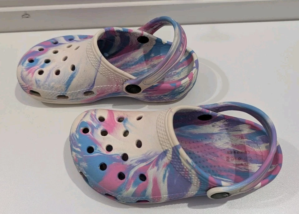 Tamancos Crocs clássicos tingimento de gravata mármore lavanda azul rosa meninas tamanho C 12  - Imagem 2 de 4