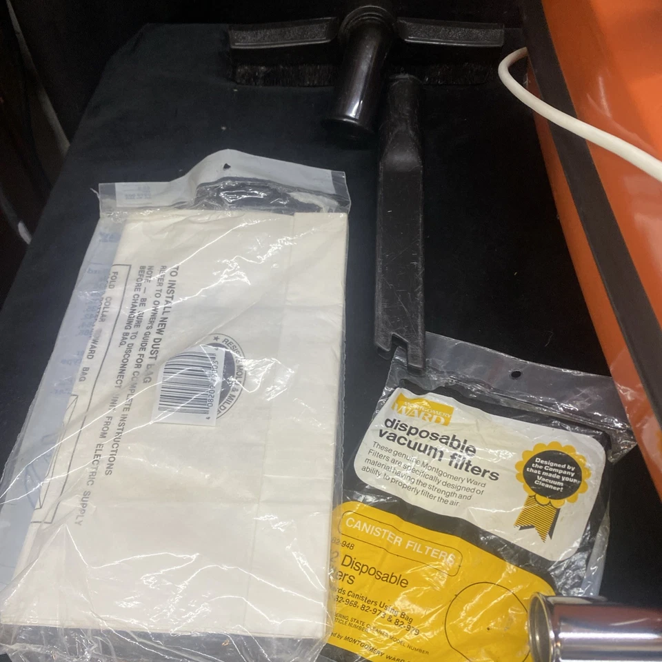 Bote Aspirador Montgomery Ward 3.0 HP Naranja Con Accesorios De Colección Funciona Foto 3 de 4