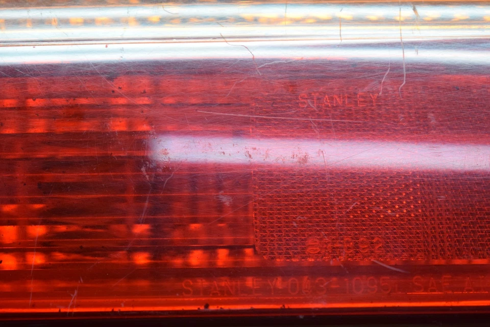 1991-1995 ACURA LEGEND CPE CONDUCTOR LADO IZQUIERDO FRENO TRASERO CUARTO MTD LUZ TRASERA OEM Foto 2 de 4