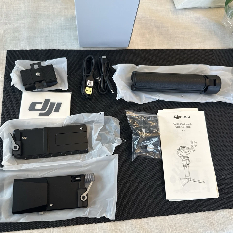 DJI RS 4 Camera Gimbal Stabilizer - Tracking - Image 3 of 4