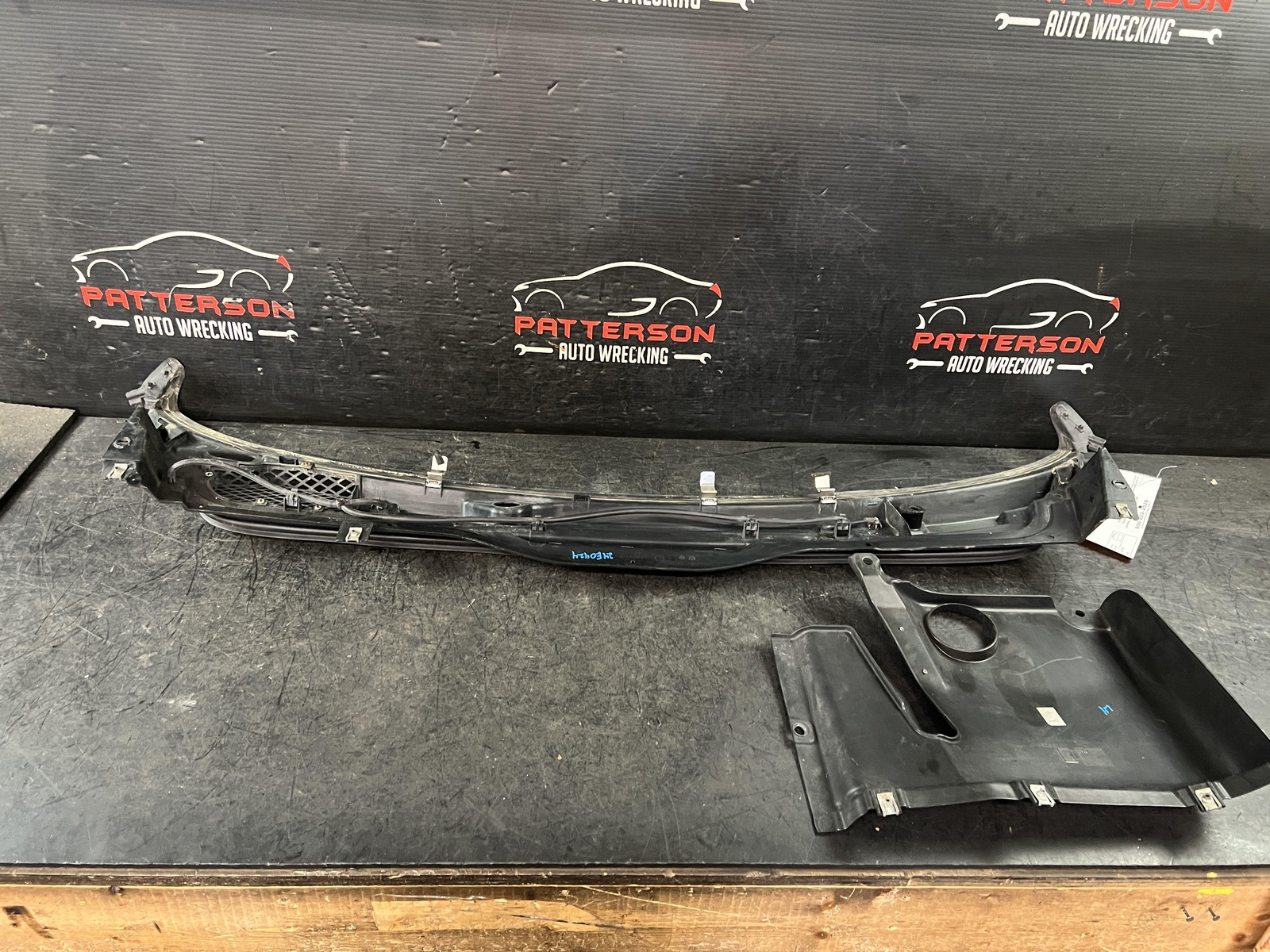 08-17 MASERATI GRANTURISMO COWL VENT WINDSHIELD WIPER SCREEN PANEL ID 10140177