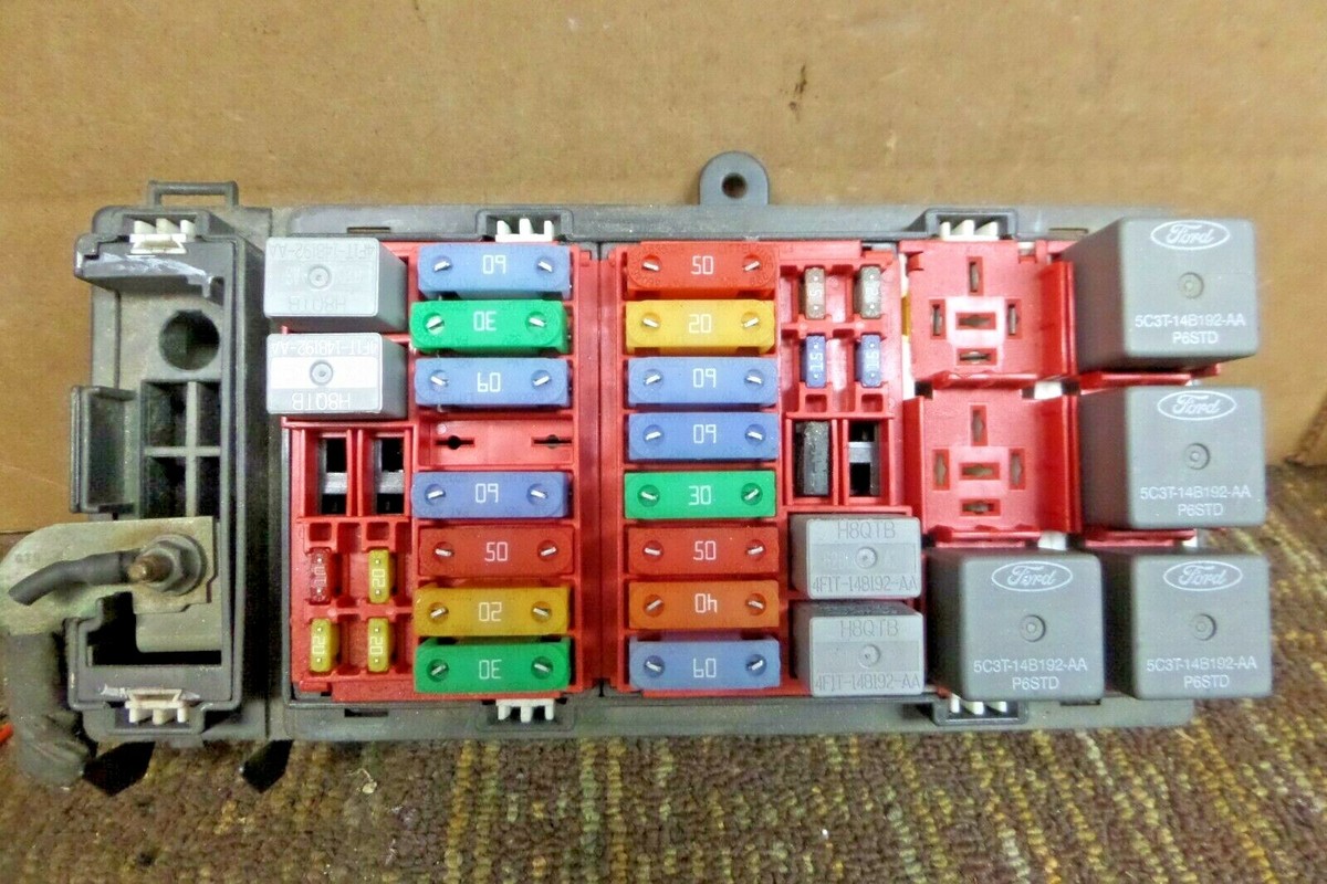 05 06 07 08 Ford E150 Engine Fuse Box Relay Junction Block