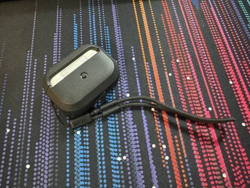 Apple AirPods Pro A2084 with Faulty Microphone – Charging Case, Earbuds & dbrand - Zdjęcie 5 z 5