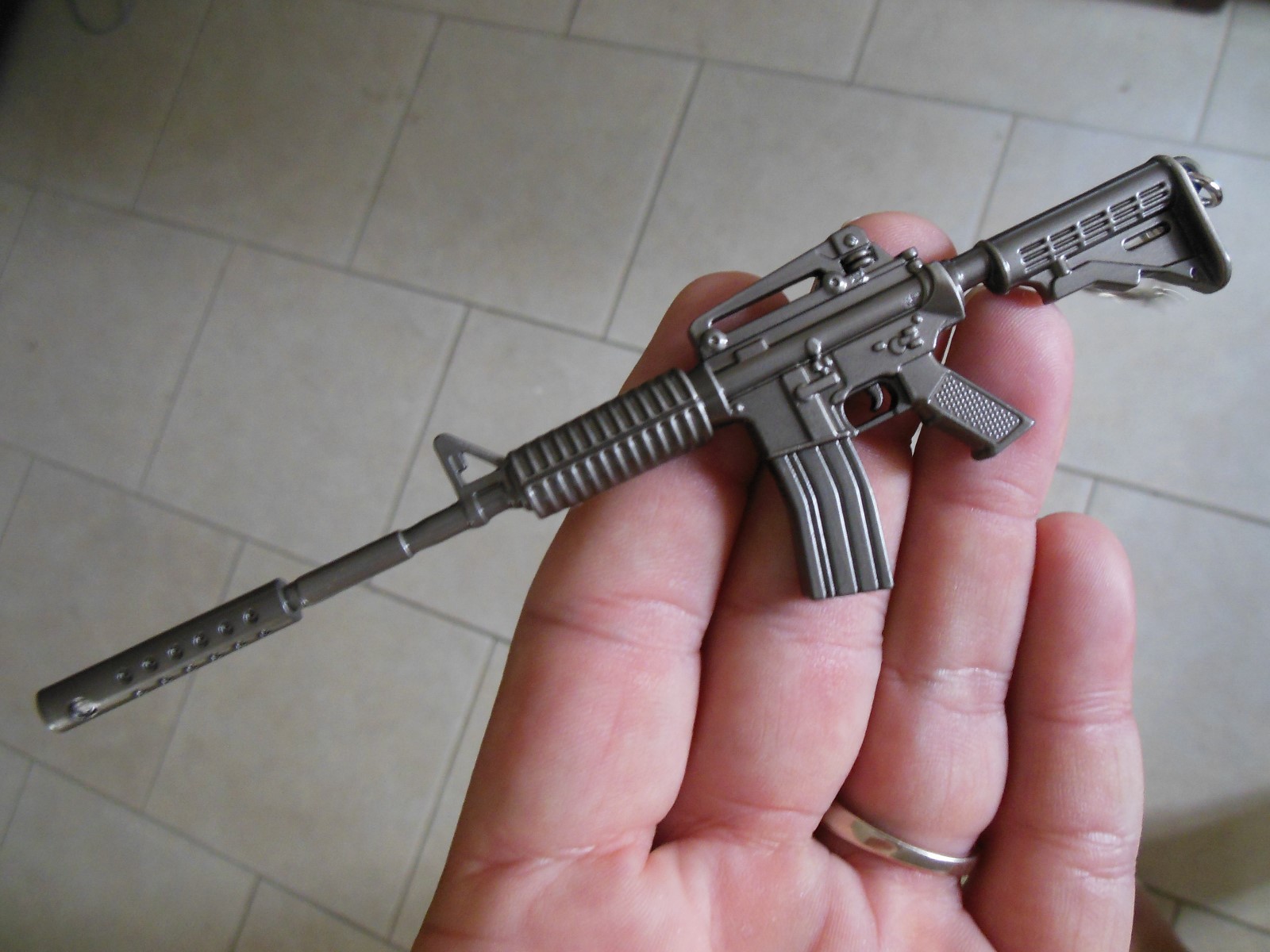 AR 15 Rifle *Keychain* (( WITH SILENCER / Large Size )) **Free