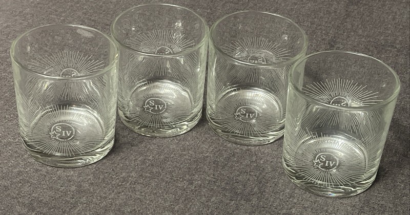 MAKER'S MARK BOURBON LIMITED EDITION HOLIDAY PROMO 2024 SIV ROCKS GLASSES (4)