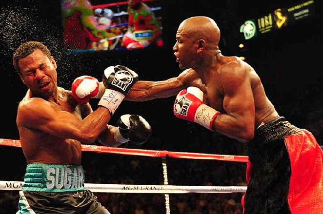 Floyd Mayweather Shane Mosley $5 MGM Grand Casino Chip 5/1/2010 - Image 3 of 4