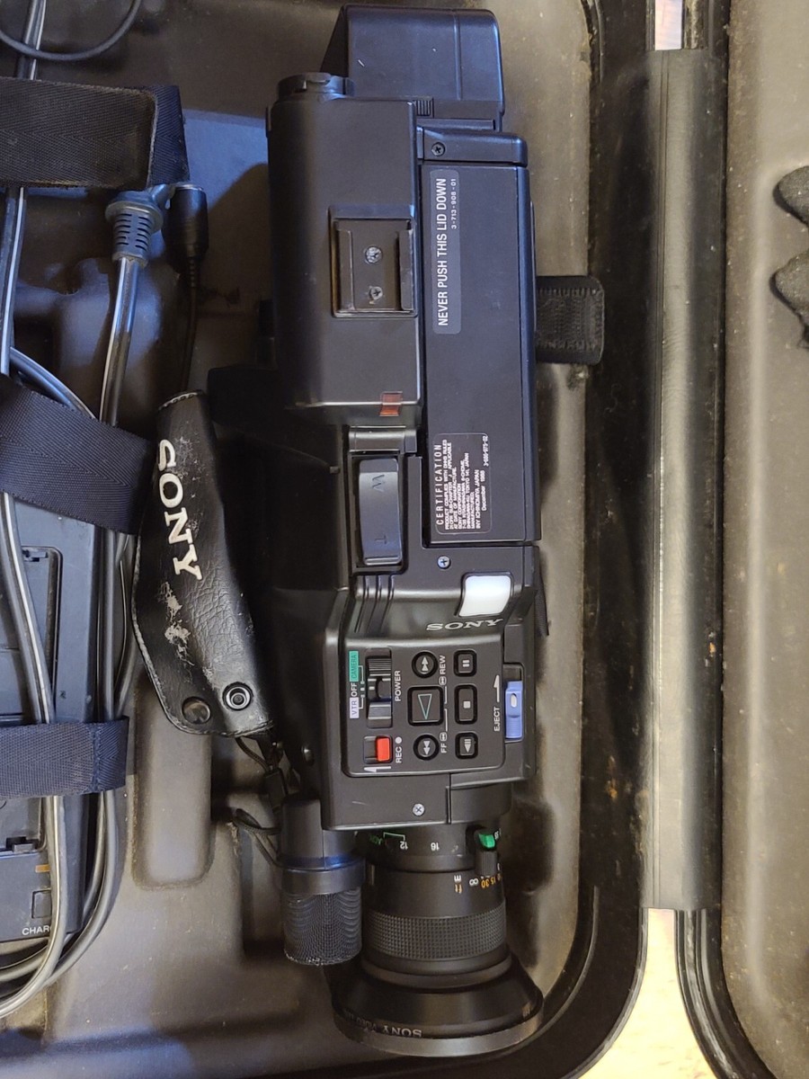 SONY Handycam PRO Video 8 Camcorder CCD-V9 Video Camera - AS IS