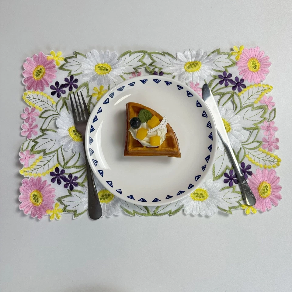 Set of 4 Vintage Embroidered Lace Placemats Rectangle Table Mats Doilies 11"x17" - Image 4 of 4