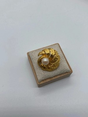Bb37 - Vintage Brosche vergoldet mit weißer Perle - elegantes Spiralmuster