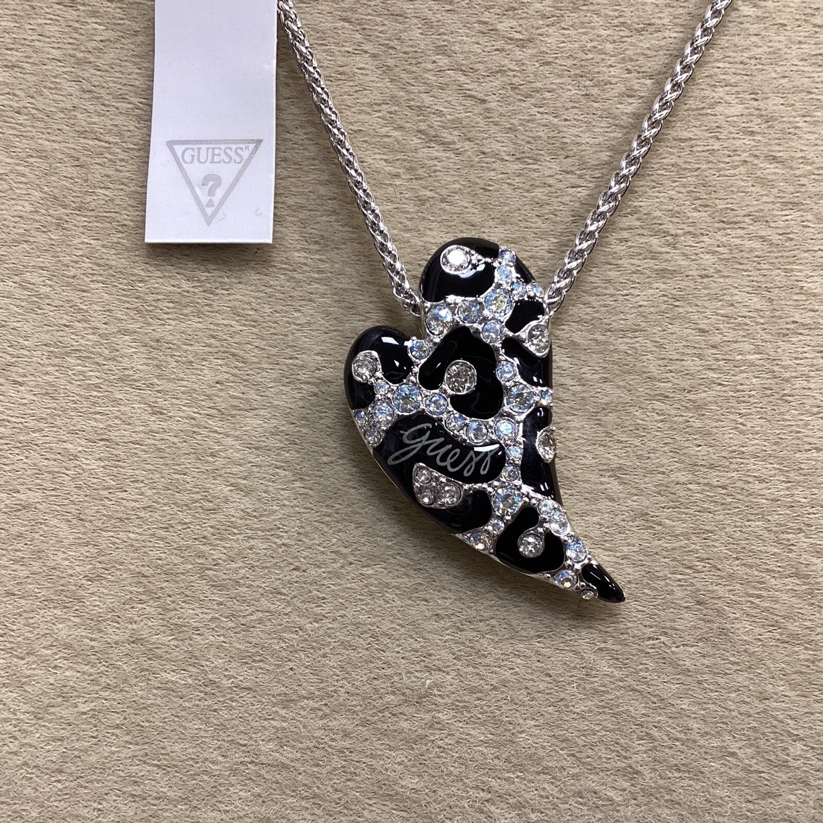 Collier Cœur GUESS Argenté Avec Strass - Magnifique Et Neuf Avec Étiquettes
