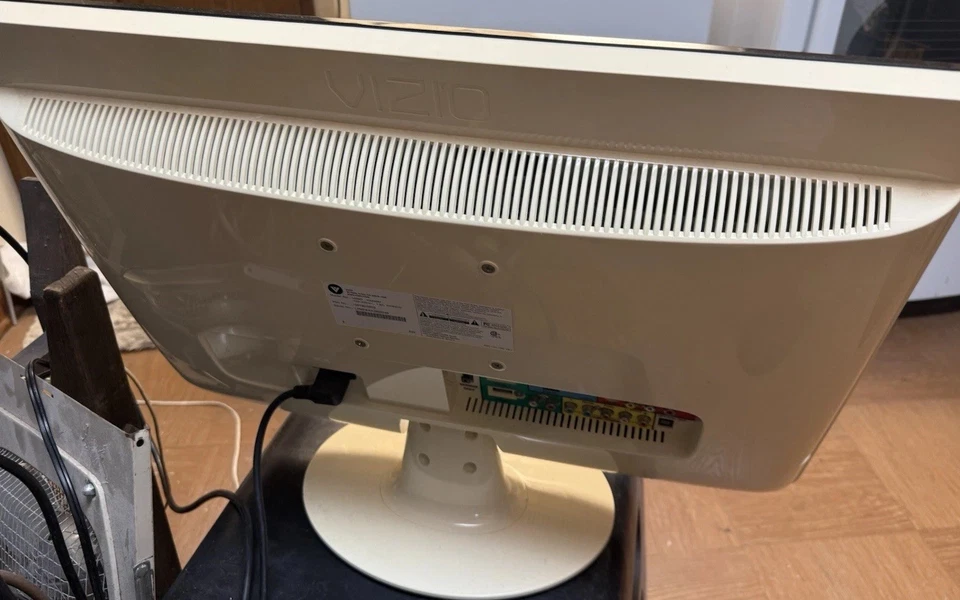 VIZIO VX240M 24" Full HD 1080p LCD HDTV Vintage Gaming TV W/ Remote Nice - Image 3 of 4