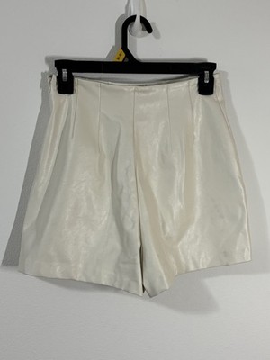 Express Ivory Faux Leather Pleated Women's Shorts SZ 0 Bridal, City Chic