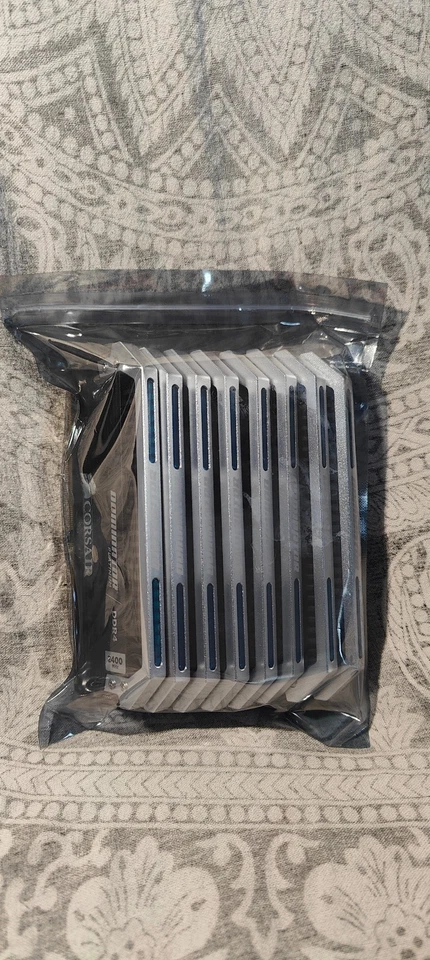 Kit de memoria RAM DDR4 Corsair CMD64GX4M8A2400C14 Dominator Platinum 64 GB (8x8 GB) Foto 3 de 4