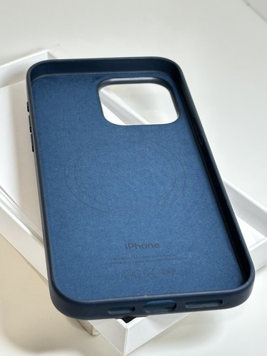 Apple Funda de Trenzado Fino con MagSafe para iPhone 15 - Azul Pacífico - Imagen 2 de 7