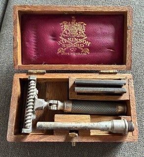 OLD VINTAGE ANTIQUE WILKINSON SWORD SAFETY RAZOR IN WOOD BOX