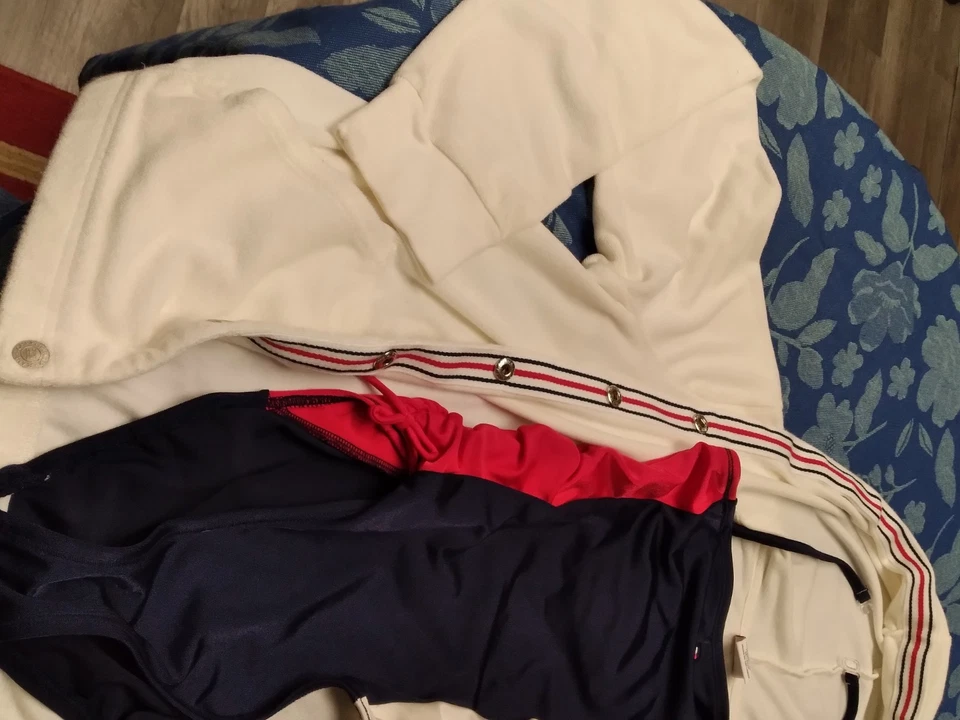 TOMMY HILFIGER NIÑAS LOGO VINTAGE 1 PIEZA TRAJE DE BAÑO CON FELPA ELÁSTICA CONJUNTO CON CAPUCHA L ¡NUEVO! Foto 4 de 4