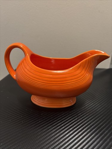 VINTAGE HLC FIESTA-WARE USA "ORANGE" GRAVY/SAUCE BOAT NO CHIPS
