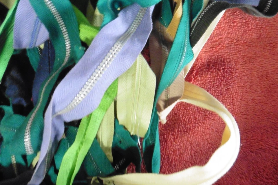 Seamstress HUGE Pieces Mixed Color new and used Lot Vintage ZIPPERS Metal 3”-24” - Image 2 of 4