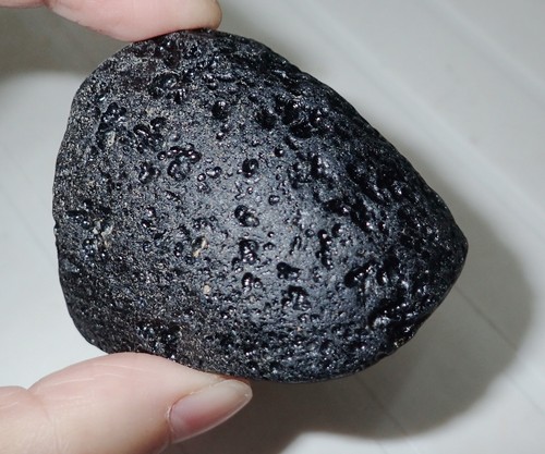 Piedra de tectita de indoquinita negra grande 49 gramos 57x51x10 mm - Imagen 3 de 6