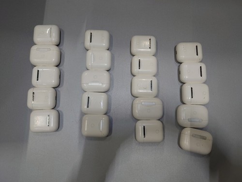 Lot of 20 Apple Earbuds & Charging Cases - For Parts, Used - 第 1/10 張圖片