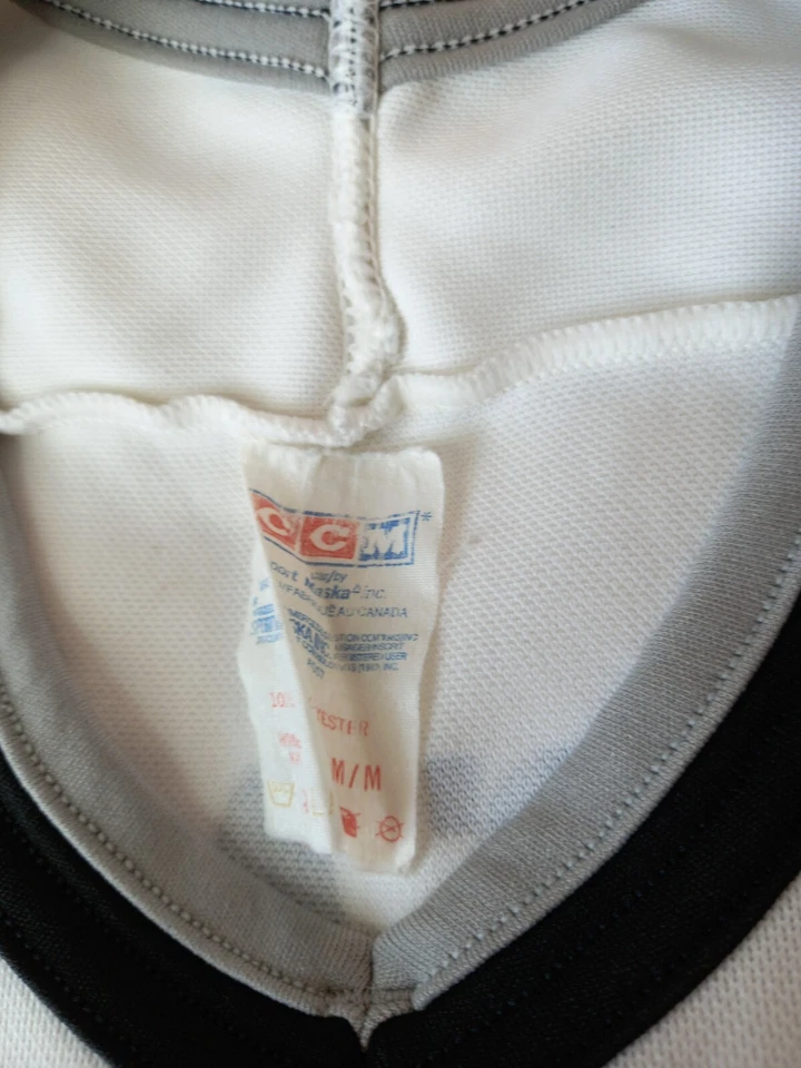 Camiseta deportiva de hockey vintage de los 80 CCM Maska Los Angeles Kings Luc Robitaille NHL (M) Foto 3 de 4