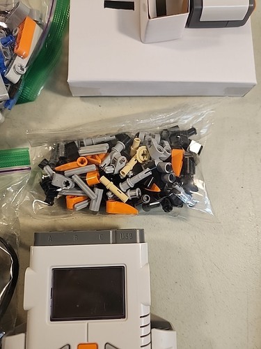 LEGO Mindstorm NXT 2.0 Retired 8547 Set w Manual CD - Picture 6 of 13