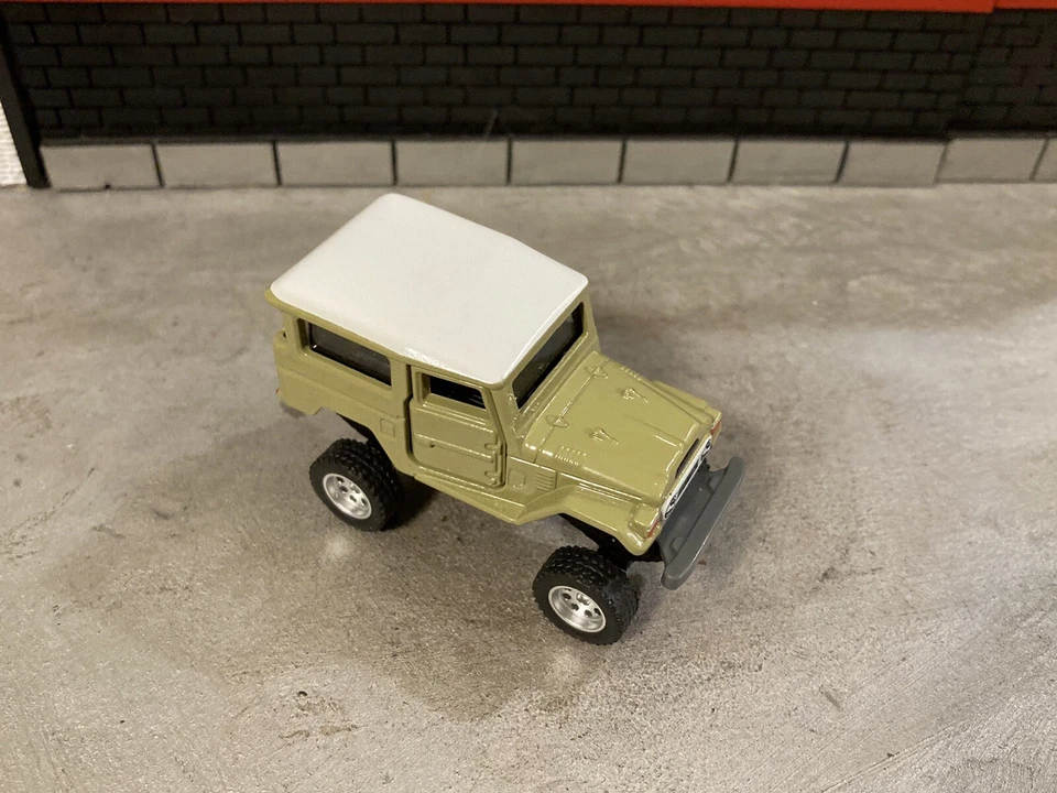 Camión Toyota FJ40 1968 elevado 4x4 1/64 diecast personalizado todo terreno 4x4 caja de cerillas Foto 4 de 4