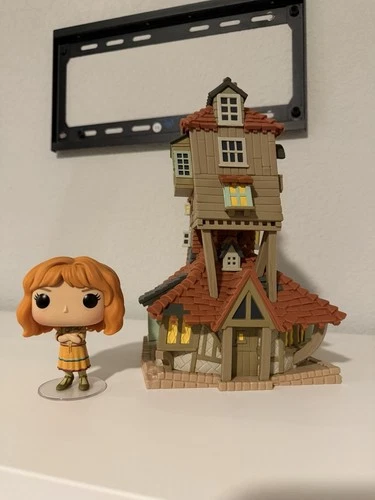 Funko Pop!: Town - The Burrow & Molly Weasley #16 2020 Exclusive Harry Potter
