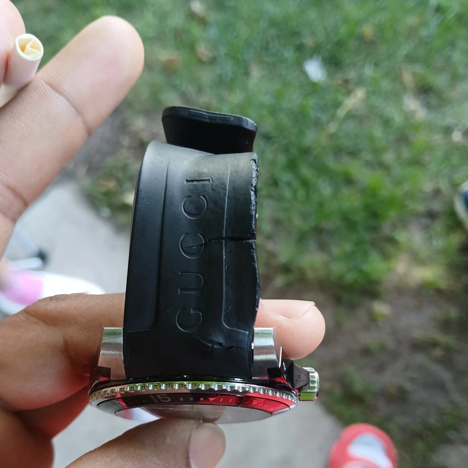 RELOJ GUCCI DIVE YA136204A 136.2 CUARZO NEGRO PANTALLA FECHA SS X CORREA RESINA HOMBRE Foto 2 de 4