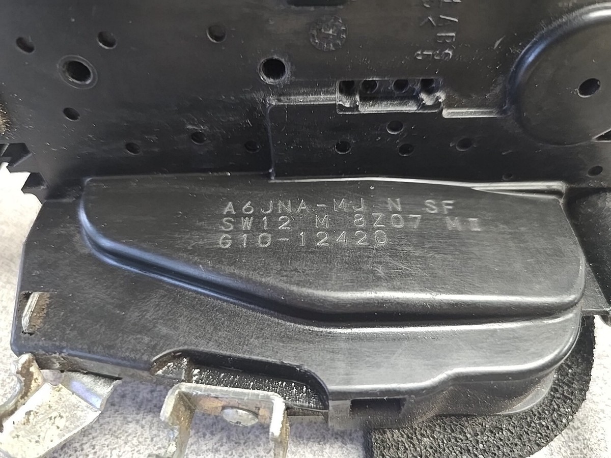 アンジェリーノ 2011-2017 Infiniti QX56 QX80 Left Driver Front Door Lock Latch