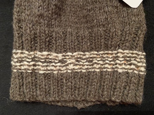 *NWT* MADE IN AUSTRALIA-HAND KNITTED GRAY CHILDS/KIDS BEANIE-w/Pom-Pom - Picture 4 of 8