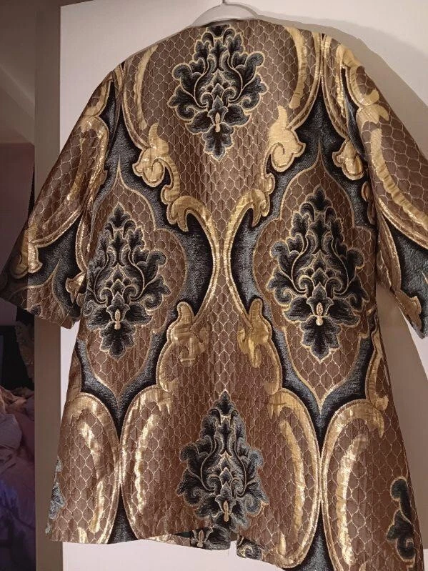精致巴洛克风格锦缎外套 - 豪华金色和蓝绿色装饰设计  — 第 4/4 张图片
